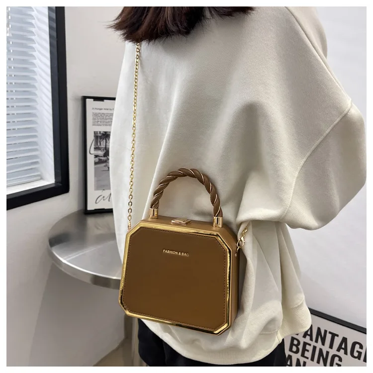 Lady Fashionable Handbag Simple Chain Embellished Mini Square Crossbody Bucket Bag Premium Polyester Lined Casual