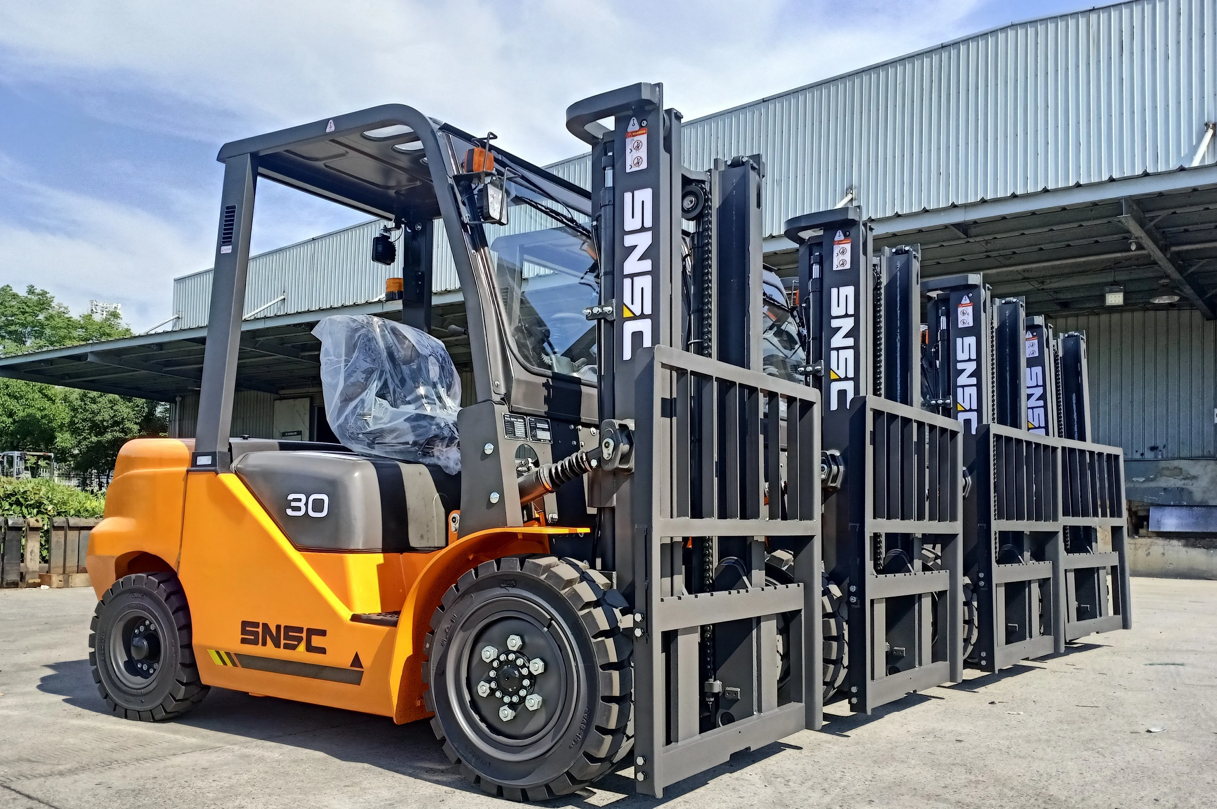 3 Ton Diesel Powered Forklift Montacargas With Japanese Engine Triplex 4.5meters Mast Side Shifter