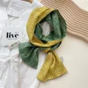 19 linee semplici, foglie di fiori giallo-verdi
