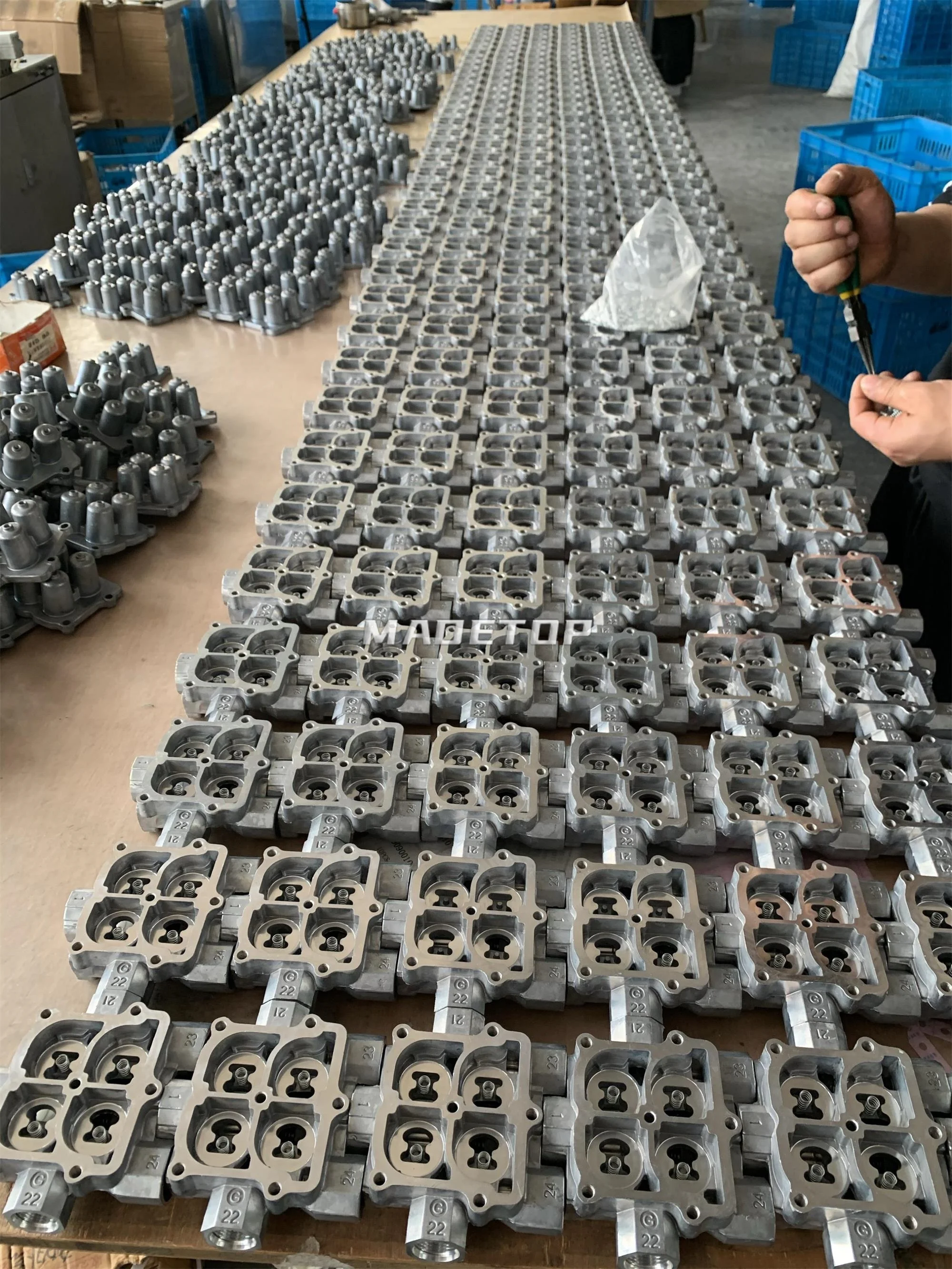 Merc様 リクエスト 3点 まとめ商品 Wholesale 4213500870 Gear Shift Cylinder for MB Truck Parts