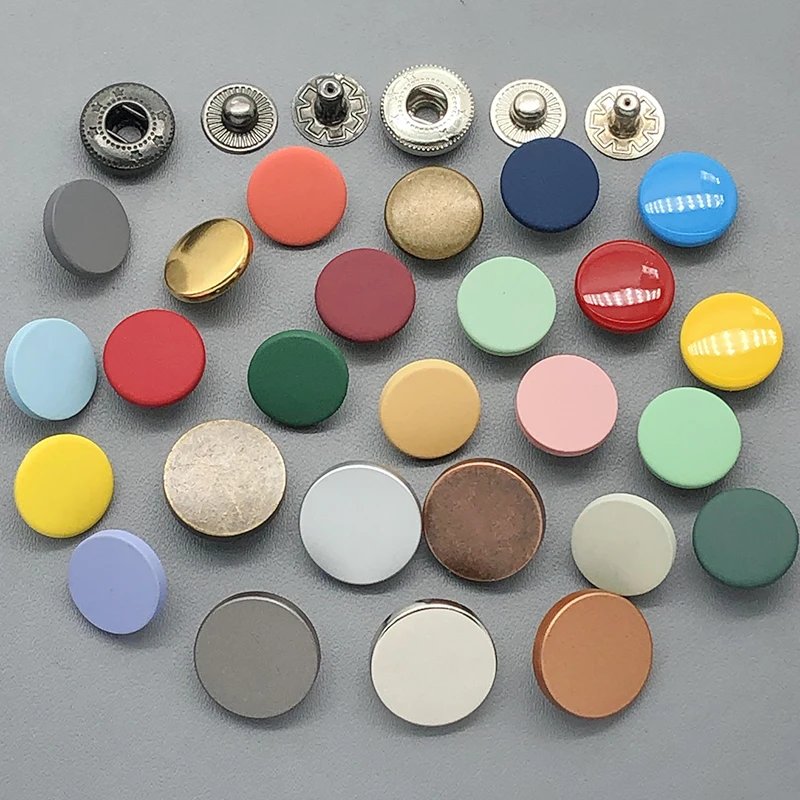 Botones de metal de colores en stock de fábrica, botones a presión de ...
