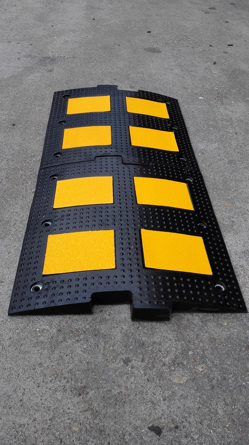 500X500X50mm High Intensity Yellow Black Heavy Duty Rubber Road Traffic Speed Bump details
