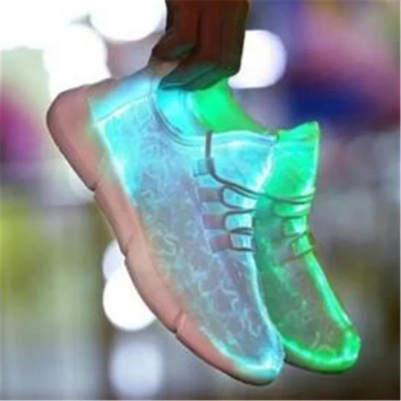 Custom Color in Dark Fluorescent Thread 150D Polyester Illuminated Phosphorescent Yarn for Shoe Upper