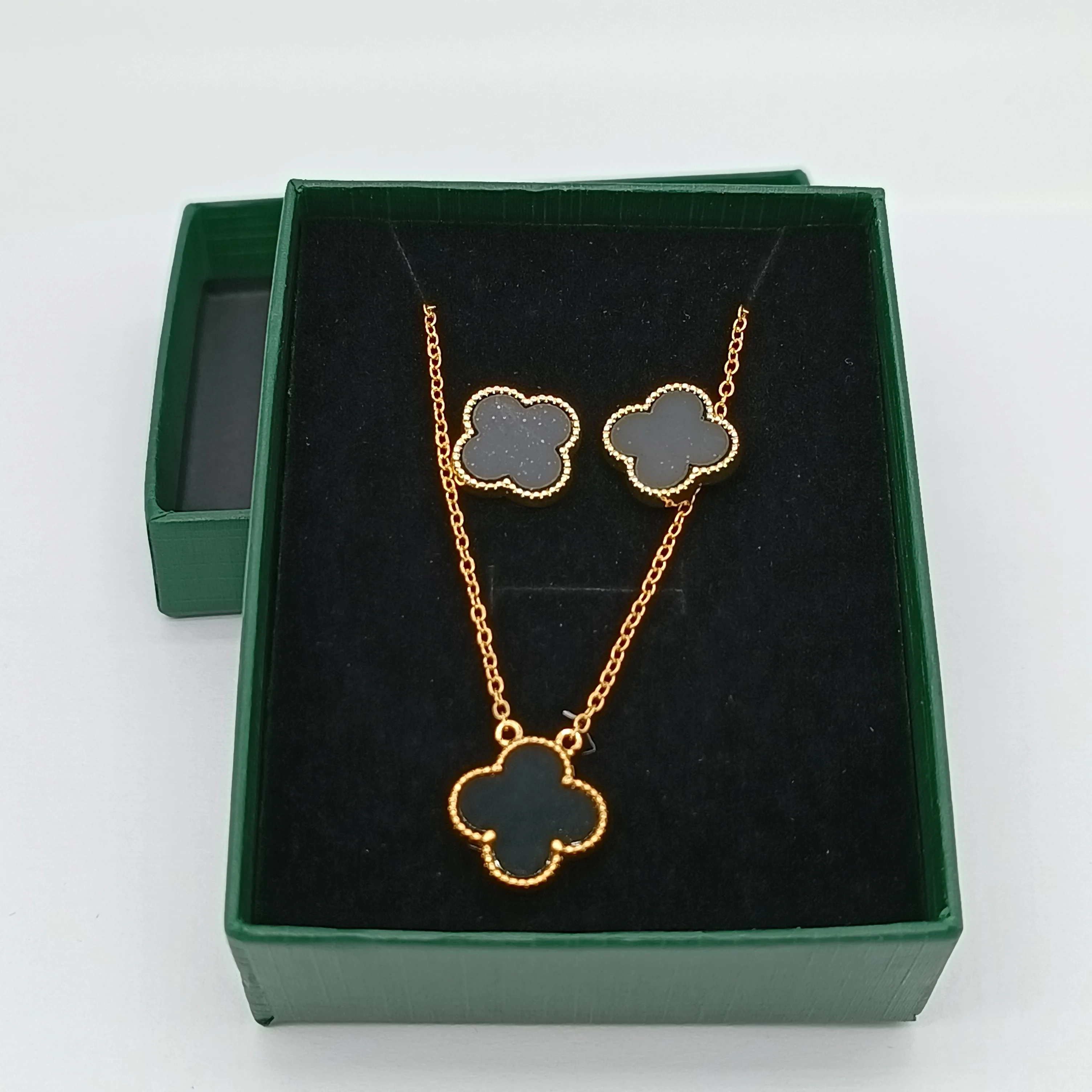 Regular Wear Leaf Design Gold Plated Necklace Set Size 6 Inch