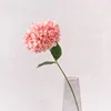 Une branche rose foncé