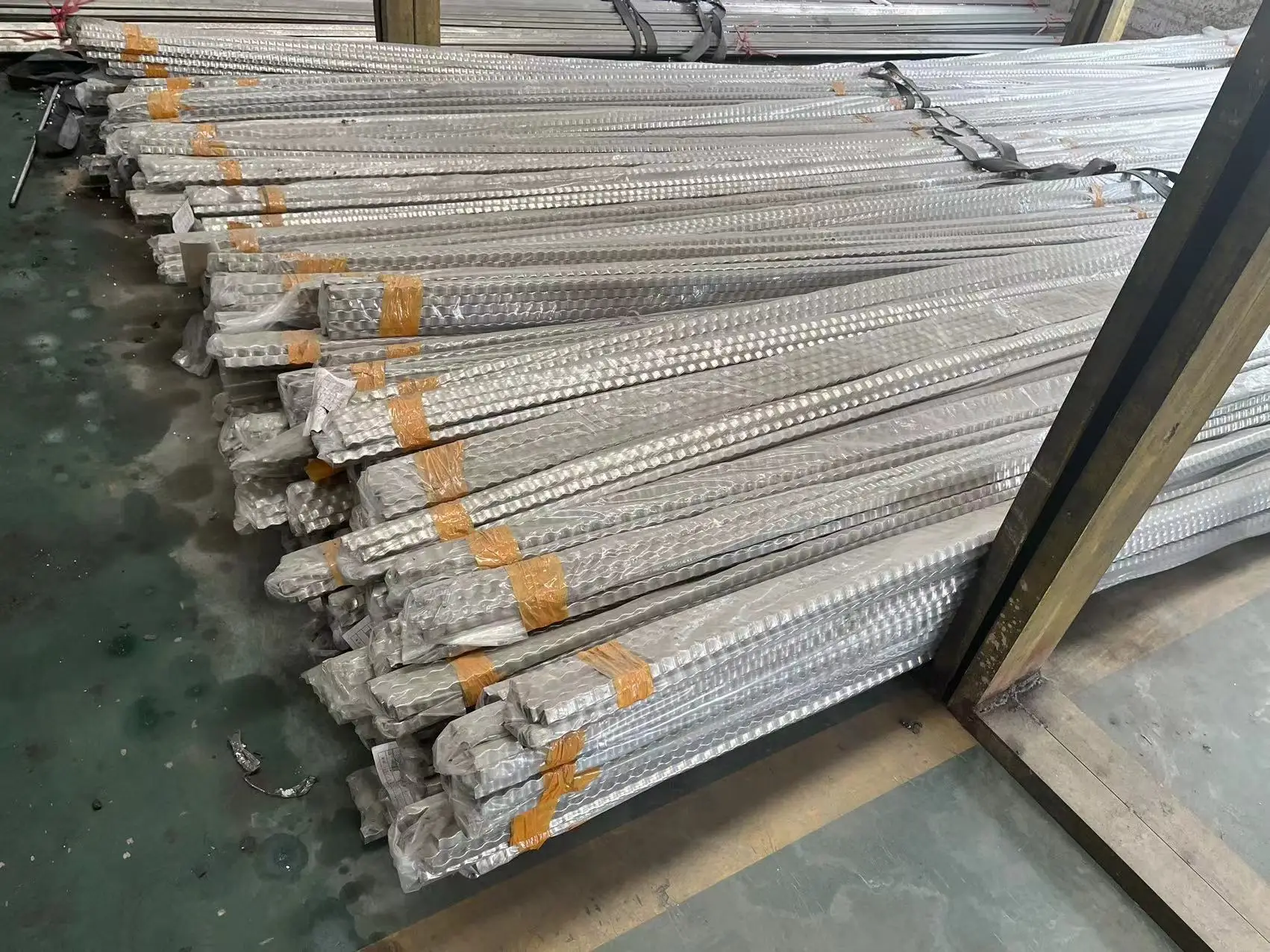 ASTM ERW low price 25*25mm 0.33mm thickness square stainless steel tube pipes