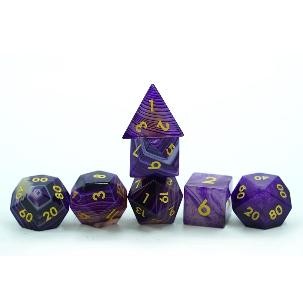 Polyedertärningar Med Skräddarsytt Logotyp Rpg Dungeons and Dragons Stenskarpa Kantmönster Naturlig Lila Agatsten Stripesats
