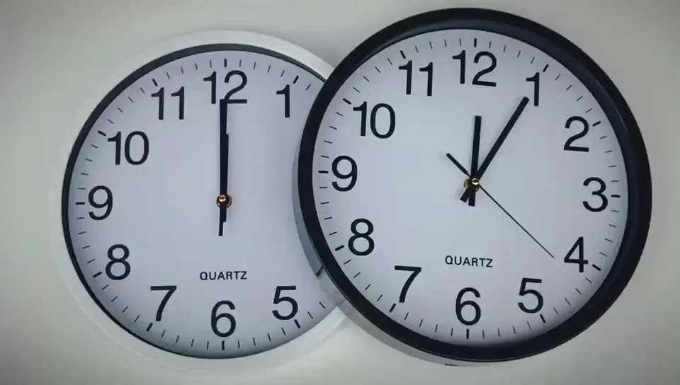 12 Inch Printed Face Battery Operate Plastic Round Quartz Custom Wall Clock
