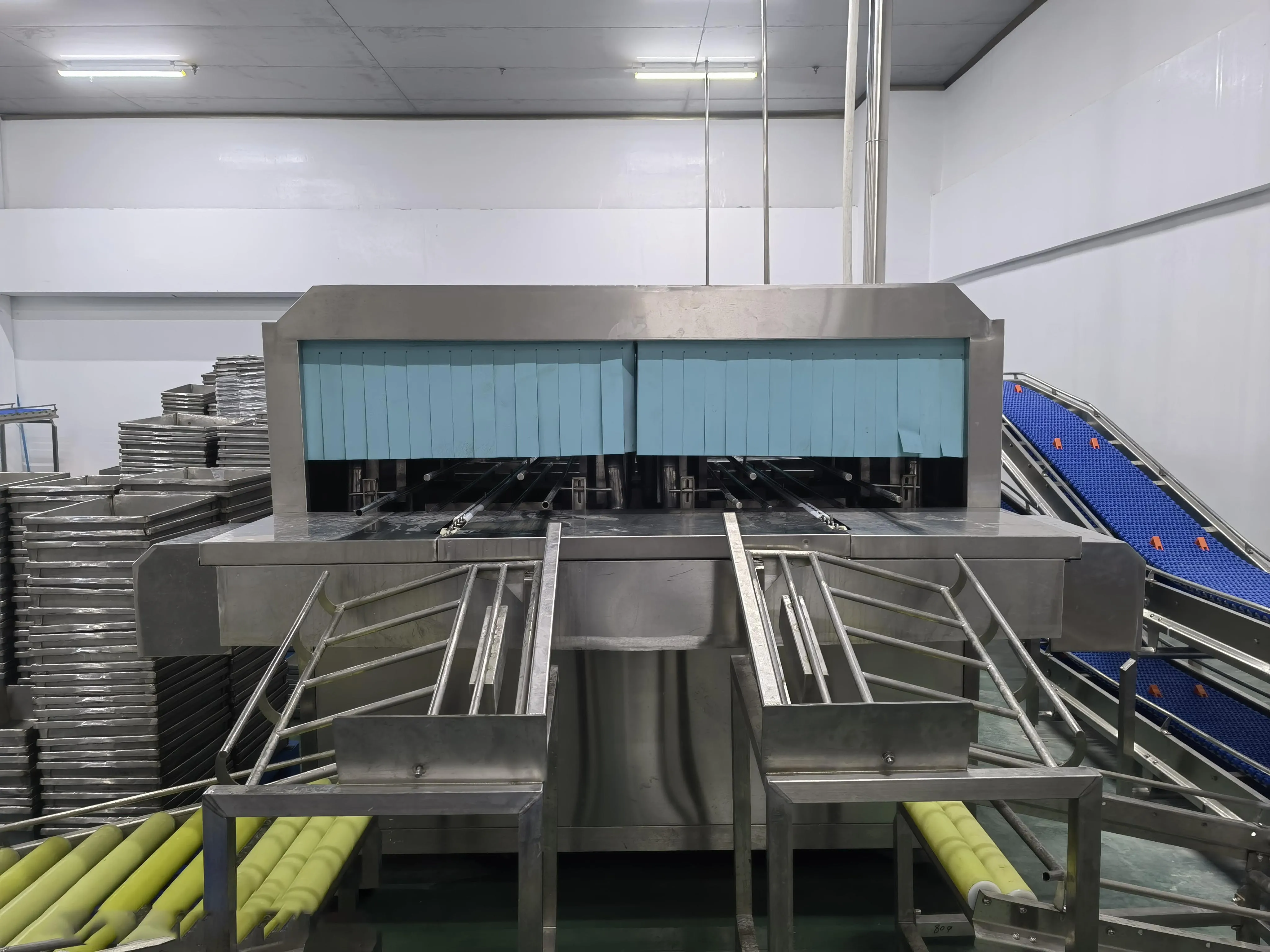 Stainless steel industrial tray cleaning machine Hot water basket tray cleaning machine suitable for bakery use