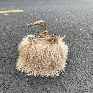BUSY GIRL RS1016 Custom New Beach Wool Women's Portable Bucket Bag Plush Bag Drawstring Hot Girl Punk Style Y2K Tassel