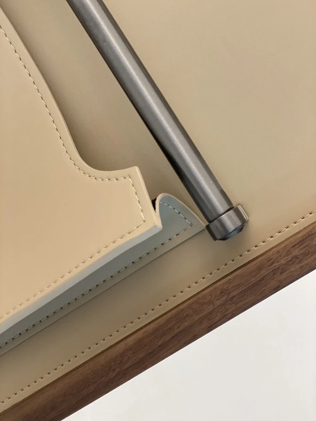 Роскошное легкое зеркало в спальню от пола до потолка встроенный слой седла Кожаная подставка для пальто и шляп из