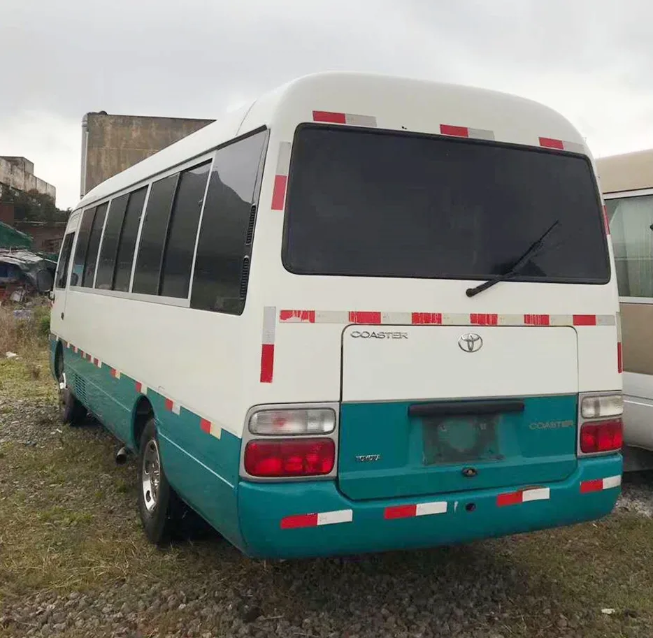 LHD 2017 Япония использовала хорошее состояние Toyot Coaster bus с дизельным двигателем левый привод 23 сиденья Белый Синий дешево для печати