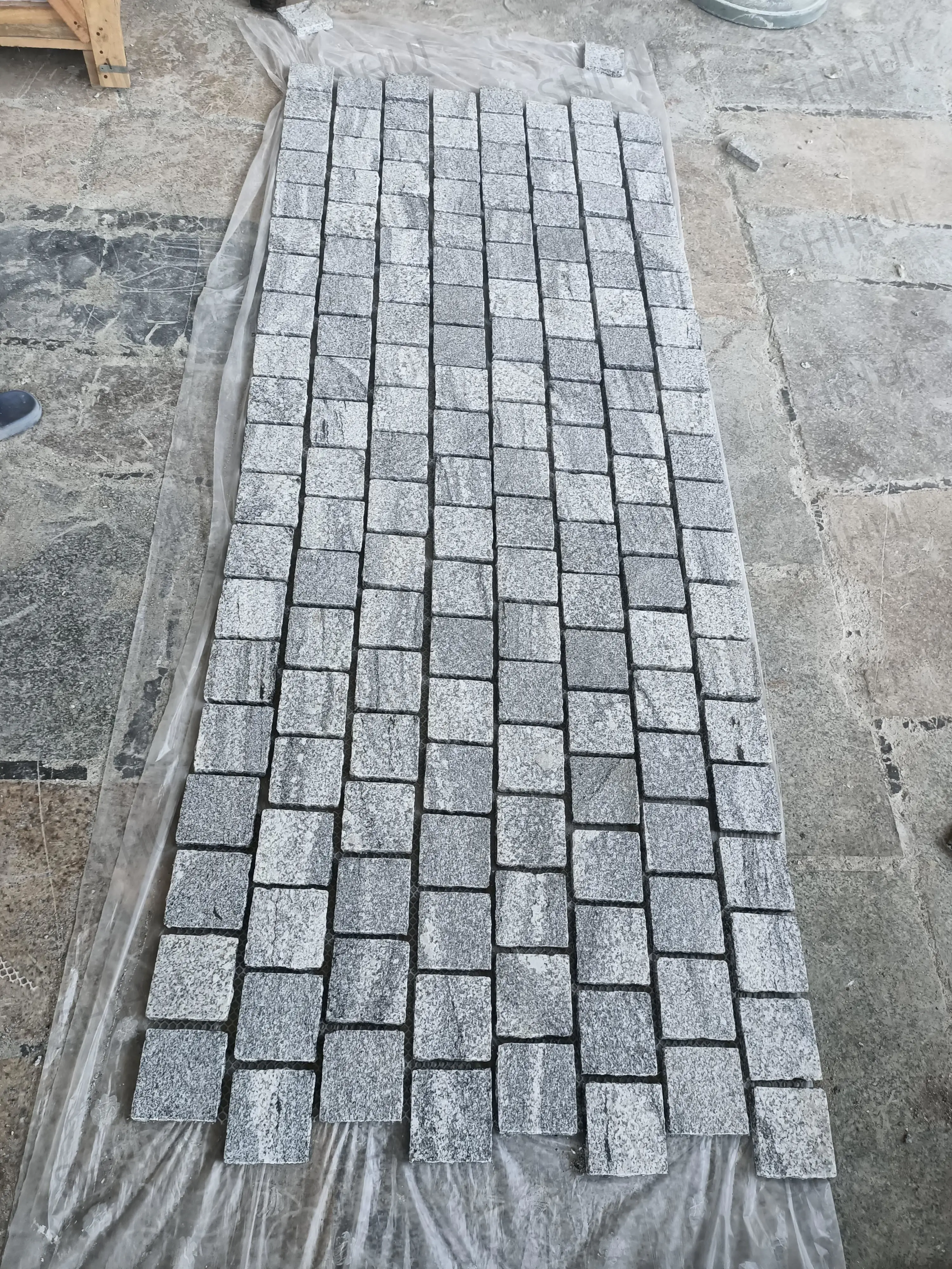 SH STONE Patios Old Fantasy Granite Cube Brick Pattern Flamed Surface Natural Split Edge Paving Pavers Stone Mesh Cobblestone