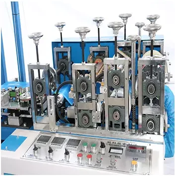 Машина для производства синих бахилов в стиле Kimberly-Clark