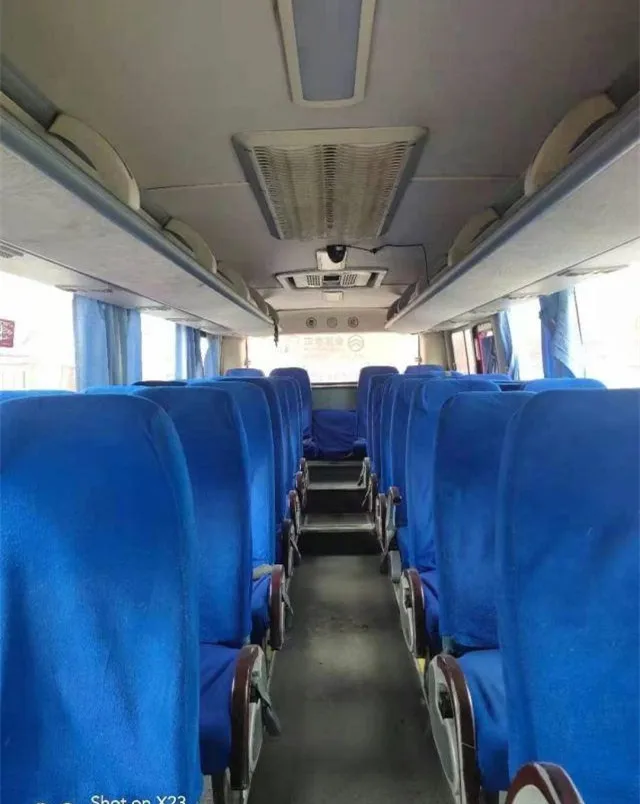 Golden Dragon Bus XML6807 - Luxury Tour Coach with 33 Seats