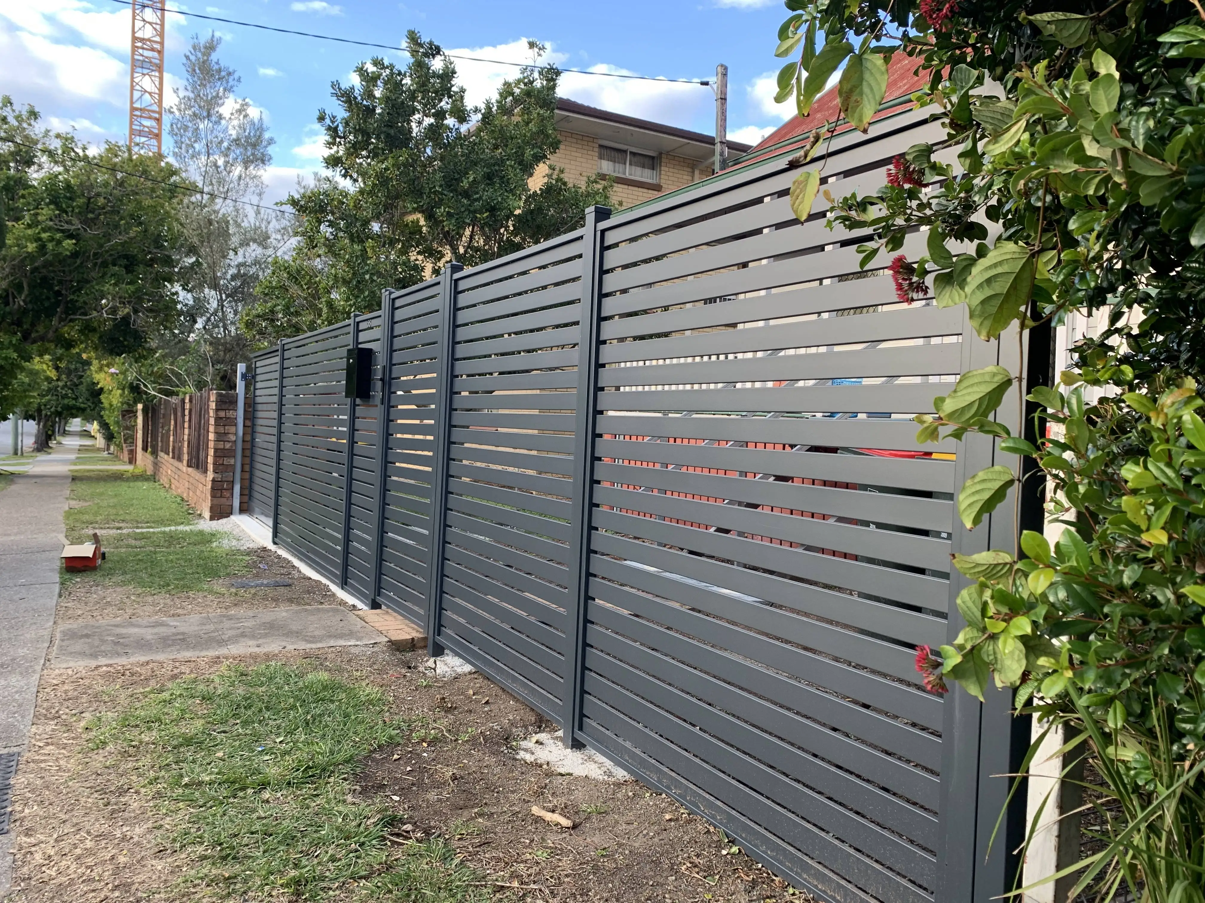 Horizontal Black Modern Metal Garden Fence Privacy Aluminum Fence ...