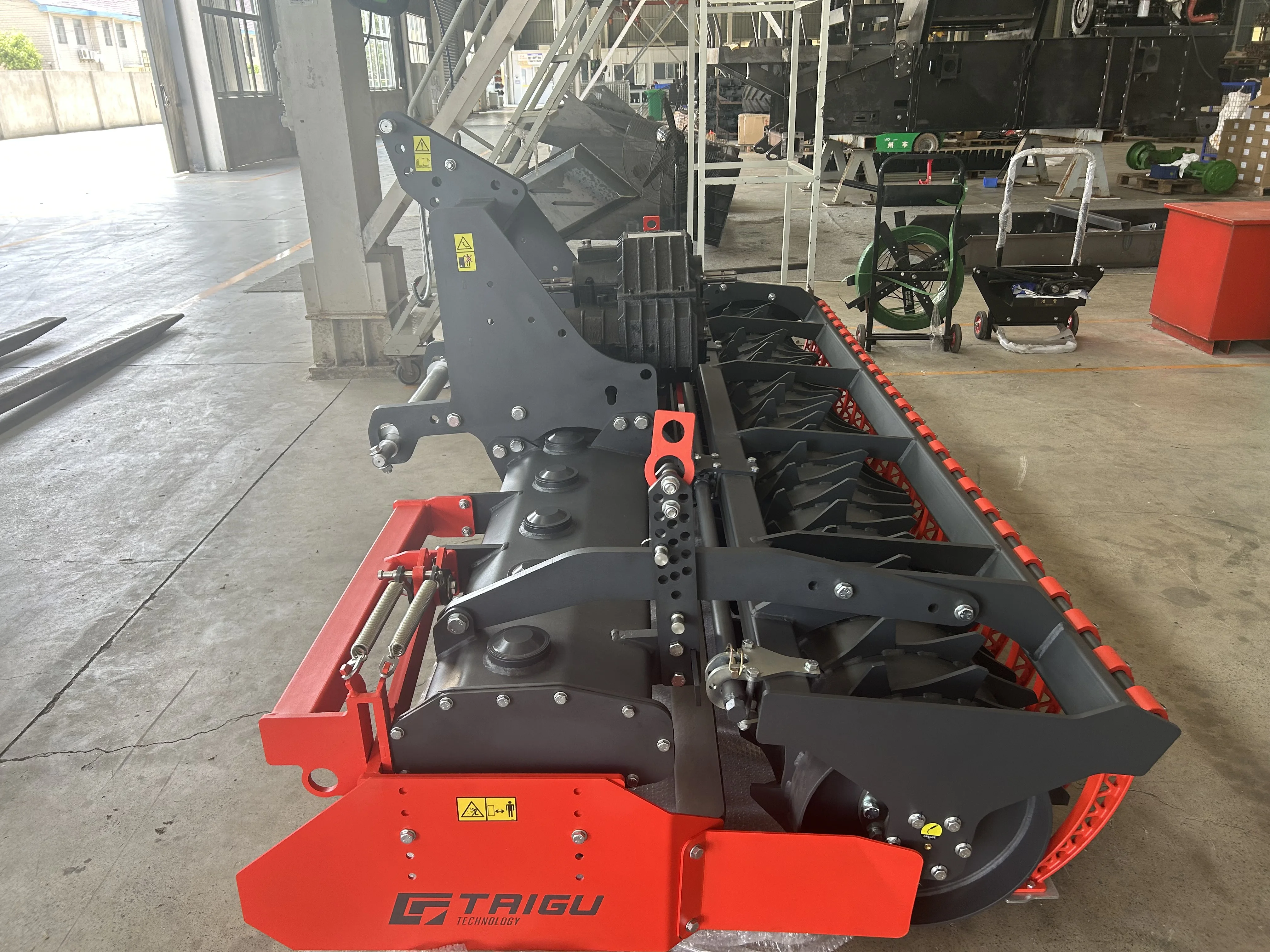 Power Driven Harrow Agriculture Machine Power Driven Harrow Rake Soil Land  Power- Driven  Rotary  Raker Machine