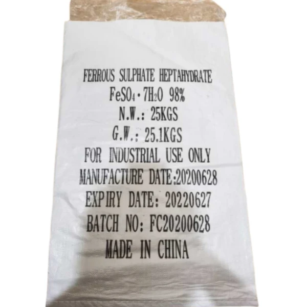 การบำบัดน้ำ BANGZE FeSO4 7H2O CAS7782-63-0 โรงงานคริสตัลสีฟ้า - เขียว Ferrous Sulfate Heptahydrate