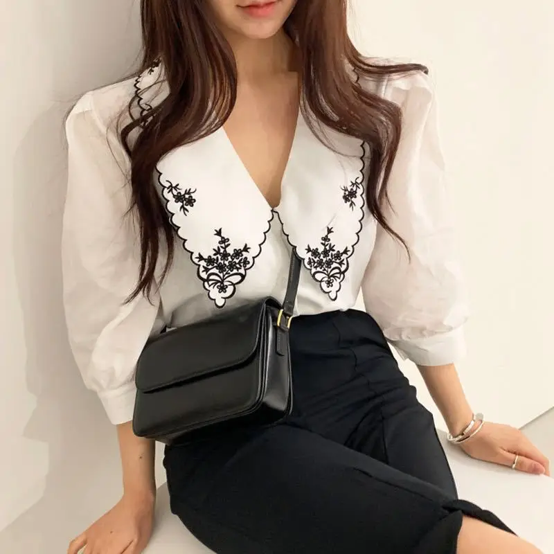 Korea Spring Retro Embroidery Contrast Loose Bubble Sleeve Girl Fashion Shirt
