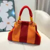 Bolso dumpling de rayas gruesas rojo mandarina.