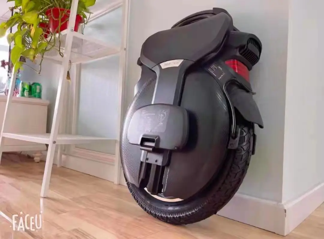 InMotion V11 電動一輪車 時速31マイル 走行距離75マイル 内蔵調整式