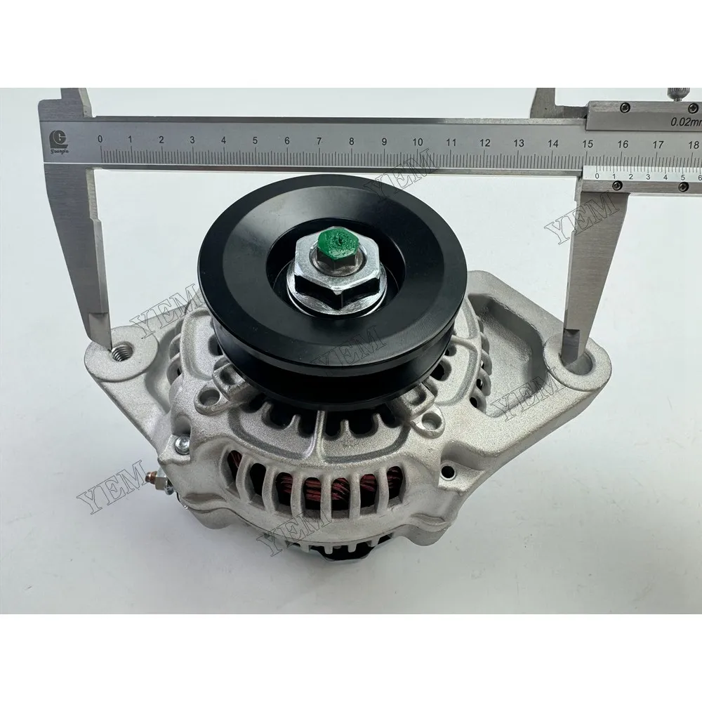 Alternator 15372-64010 for Kubota Engine D650 Tractor B5100D-P B6100D-P B6100HST-D B7100D-P B7100HST-E 3