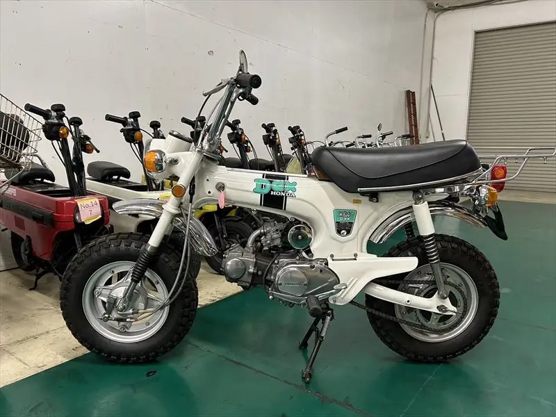 1971 Model Year DAX70 White ST70 Restored Used Japan Motorcycle Gasoline Carburetor JE6-0902-1-0195 for Export Bike