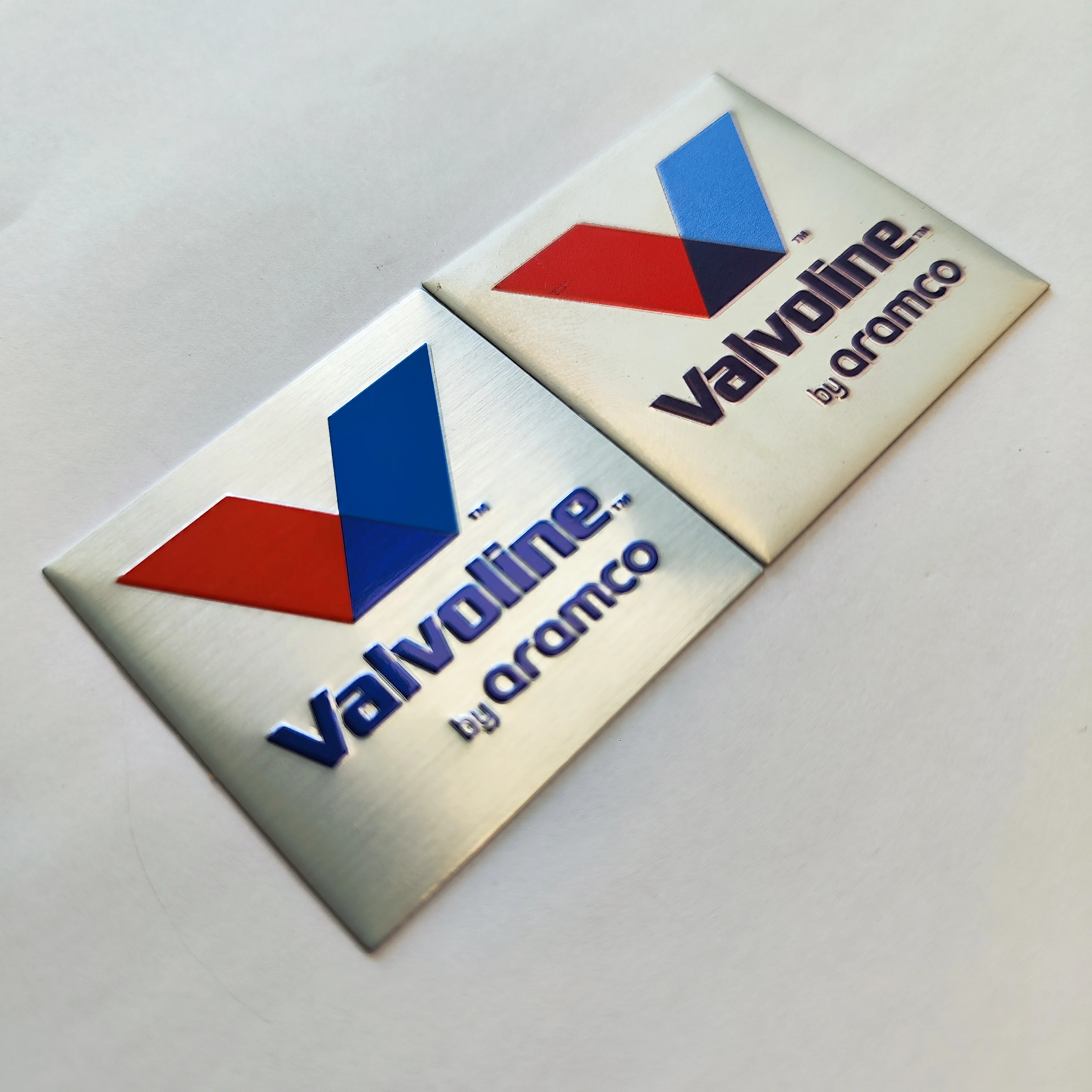 Custom Aluminium Nameplate Silk Screen Printing Embossed for Furniture Sofa Brand Metal Nameplate