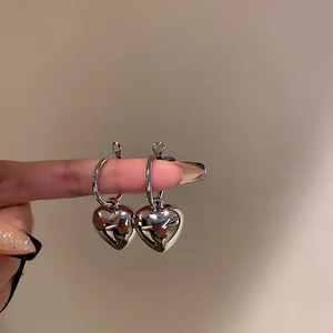Factory Wholesale Earrings Simple Geometric Earrings Alloy Silver Heart-shaped Fashion Women's Earrings for Party Birthday