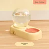 Modelo de agua potable amarillo con cartucho filtrante.