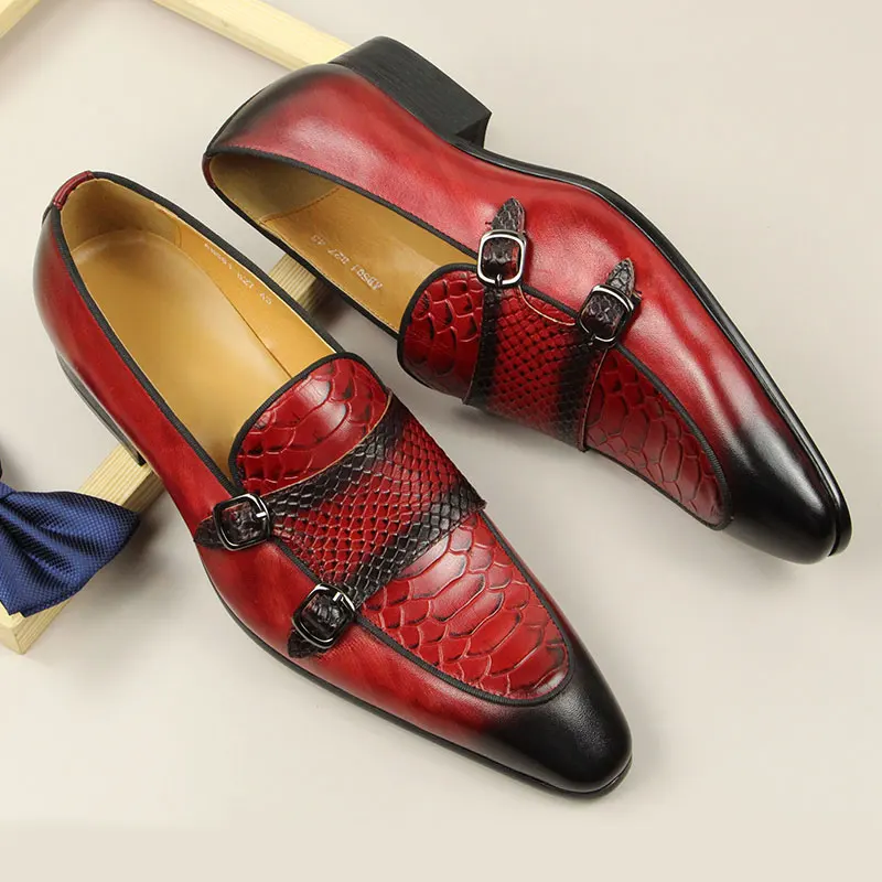Lujosos mocasines con estampado de piel de serpiente roja hechos a