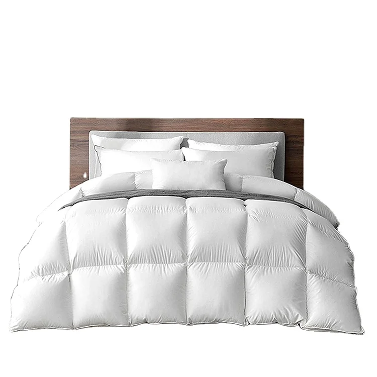 white eiderdown quilt