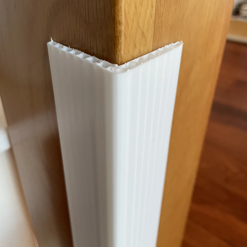 Напечатанный на заказ 90 градусов Corflute Correx гофрированный пластиковый лист стол настенный край Угловой