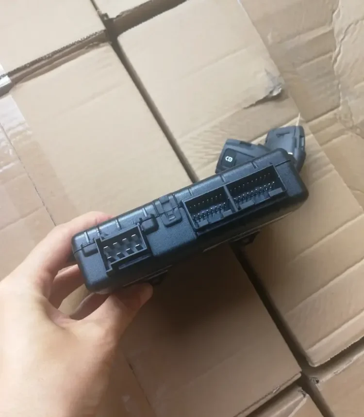 WG1664332063 HOWO A7 T7H Power Window Controller Module 24V
