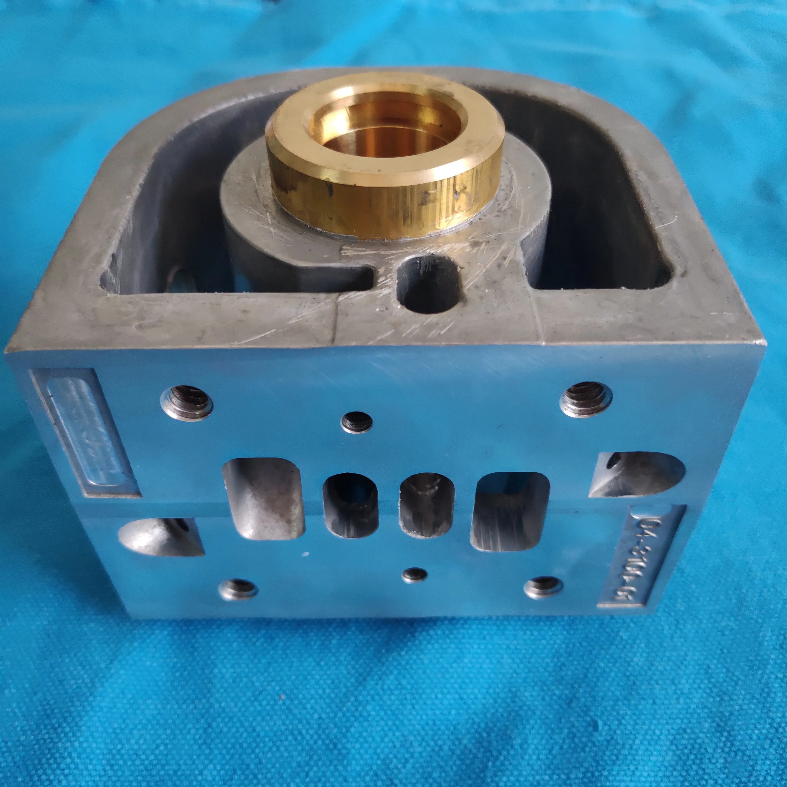 Wilden AODD Pump Metal Center Block 04-3100-01 for Wilden Air operated Double Pneumatic Diaphragm Pump Parts 04-3100-01 supplier