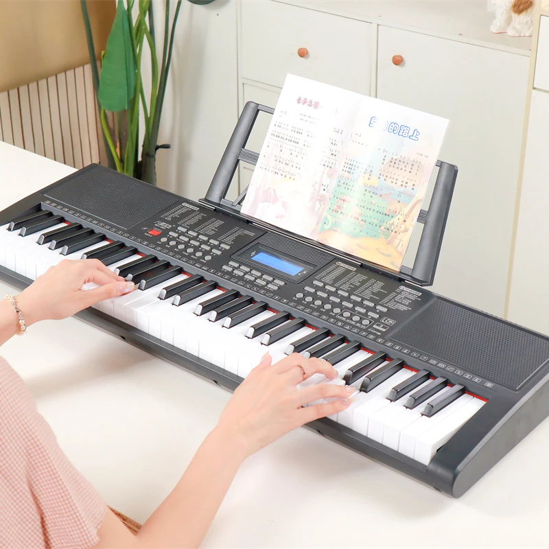 Portable 61 Keys Digital Piano LCD Screen Piano Keyboard Electronic Organ Musical Instrument with MIDI and MP3 for Beginners