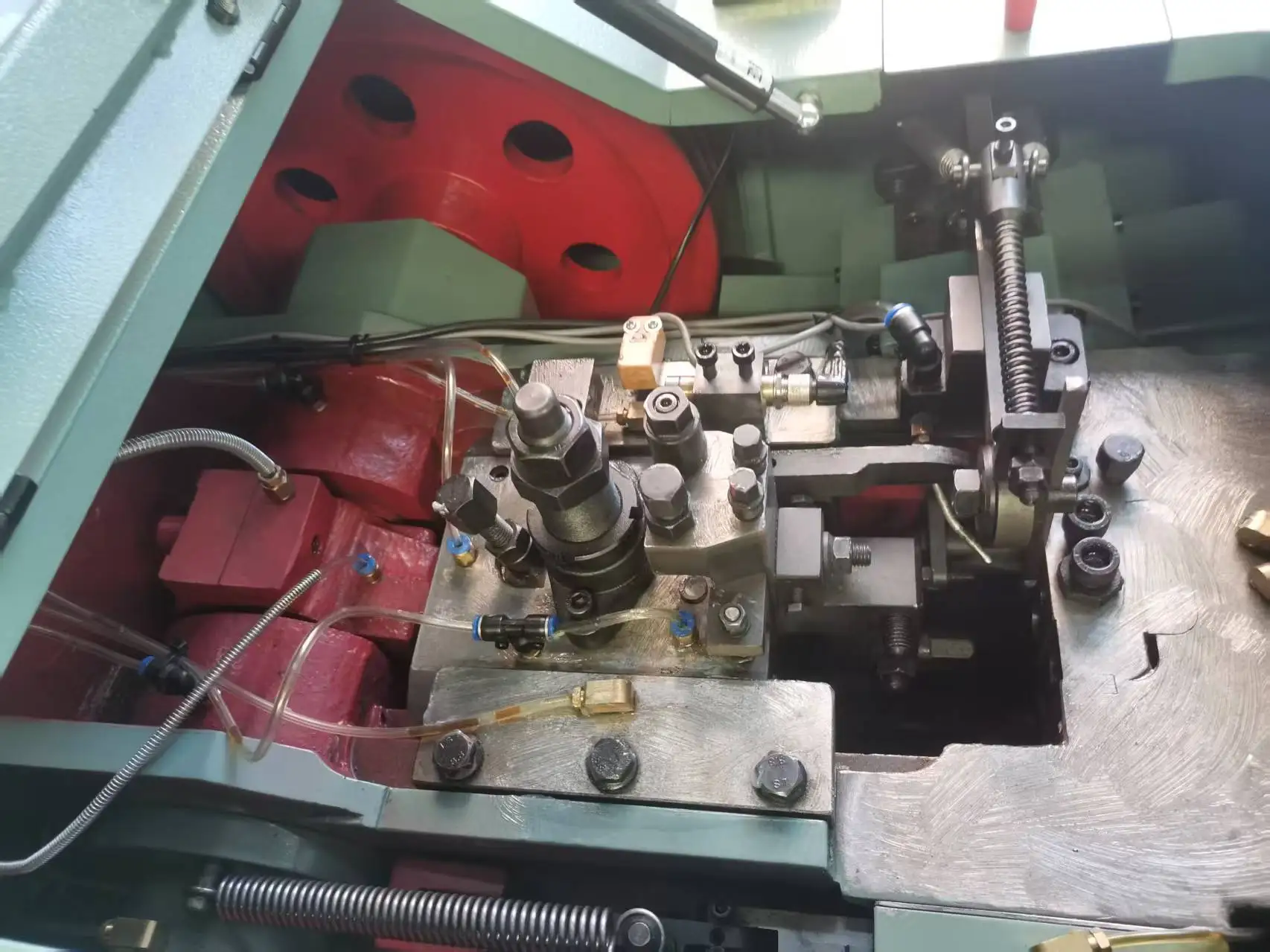High Speed and Full Auto Small Screw Bolt Fastener Making Cold Heading Machine