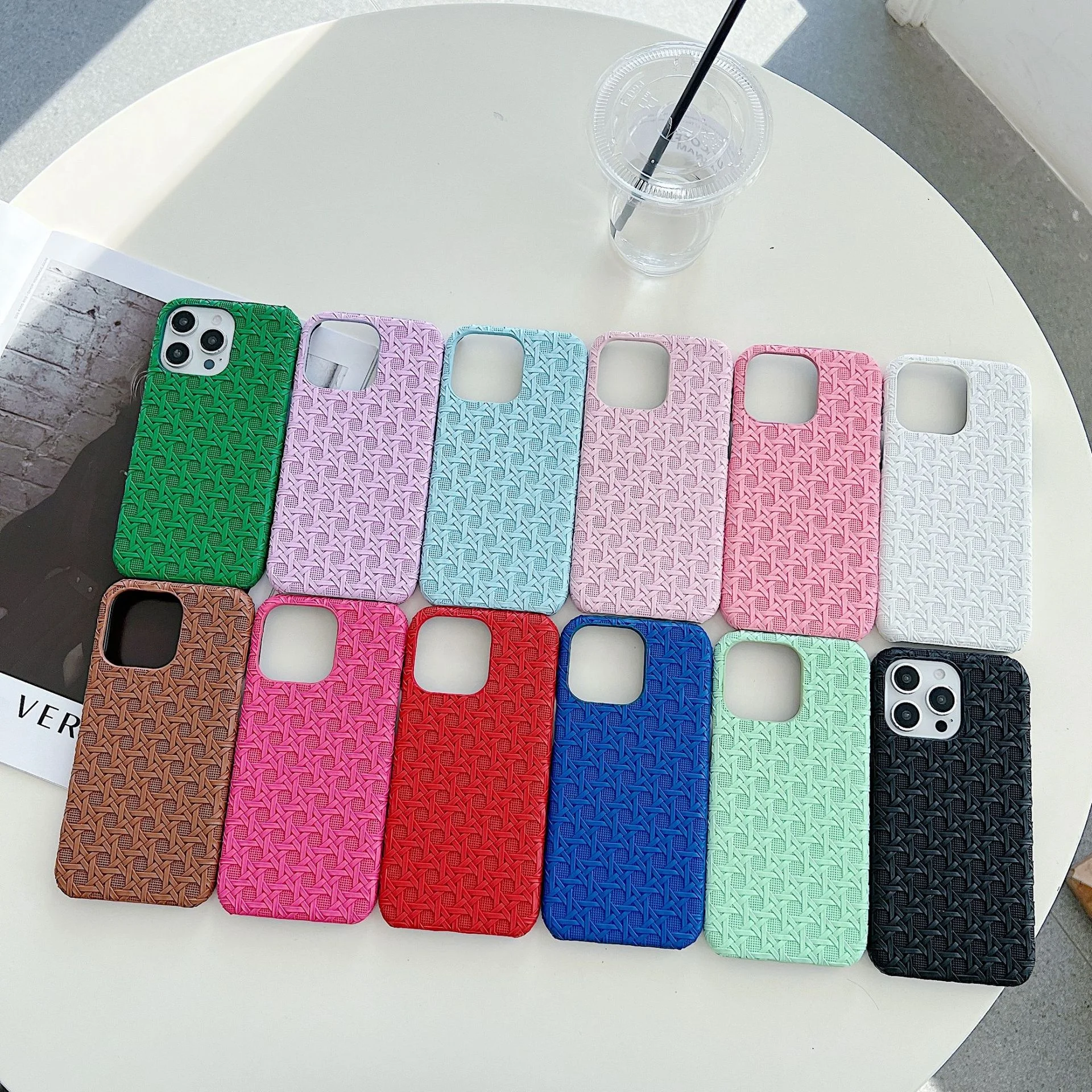 Funda de teléfono de color sólido para PC para iPhone 16 15 14 13 12 11 Plus Pro Max Ultra delgada disipación de calor de los teléfonos