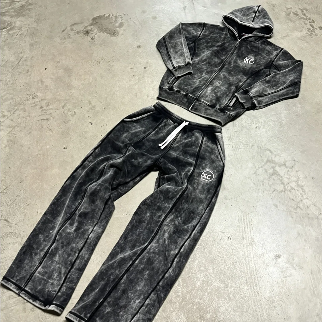 Brugerdefineret streetwear-sæt i vintage-stil med sort, udbleget og vasket zip-up hoodie og lige sweatpants til mænd – to-delset tracksuit med broderet logo
