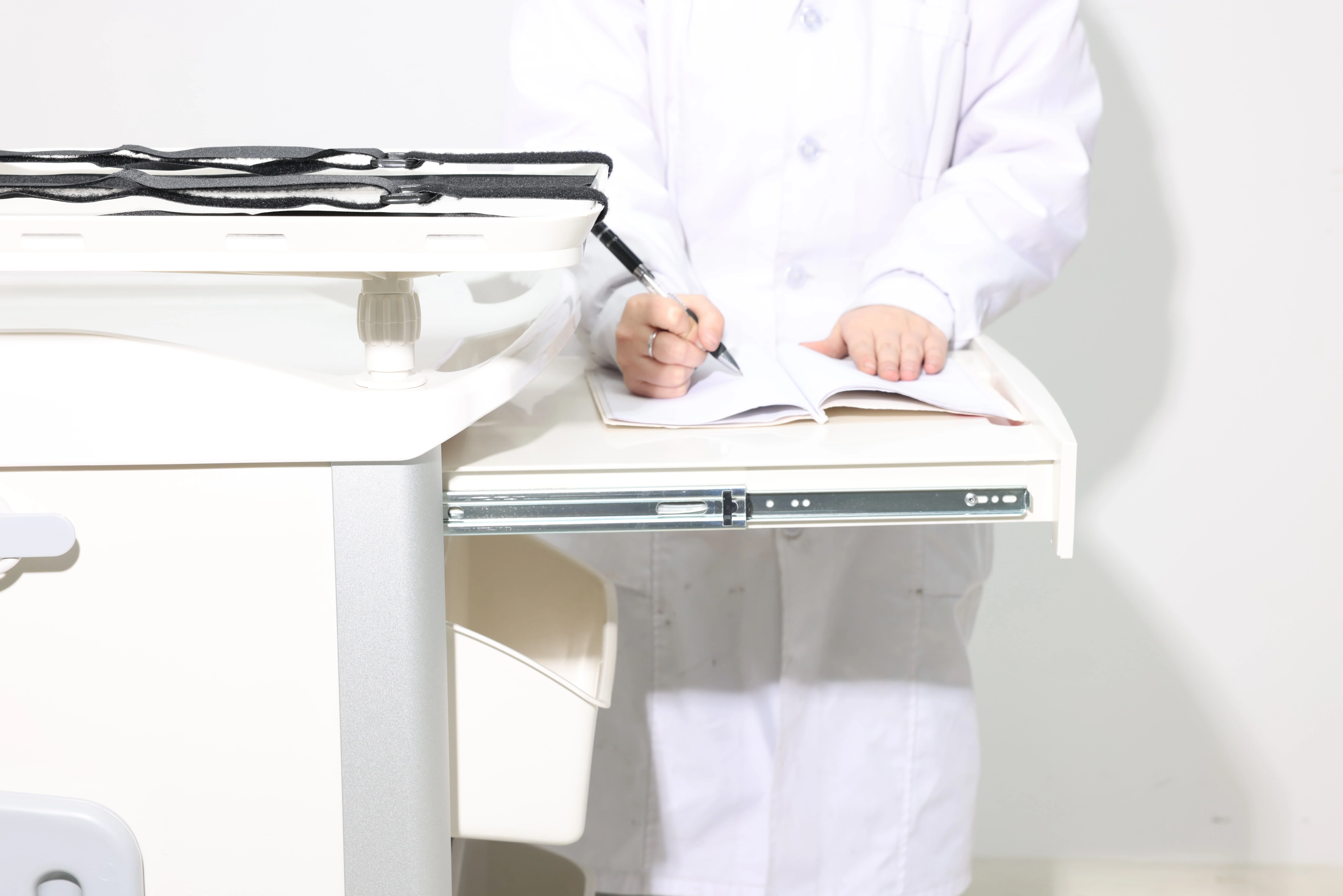 Urban Modern EMS Trolley Tri-Stand IV Pole Dual 2L Sharps Containers Color-Coded Waste System High-Density ABS Hospital School 6