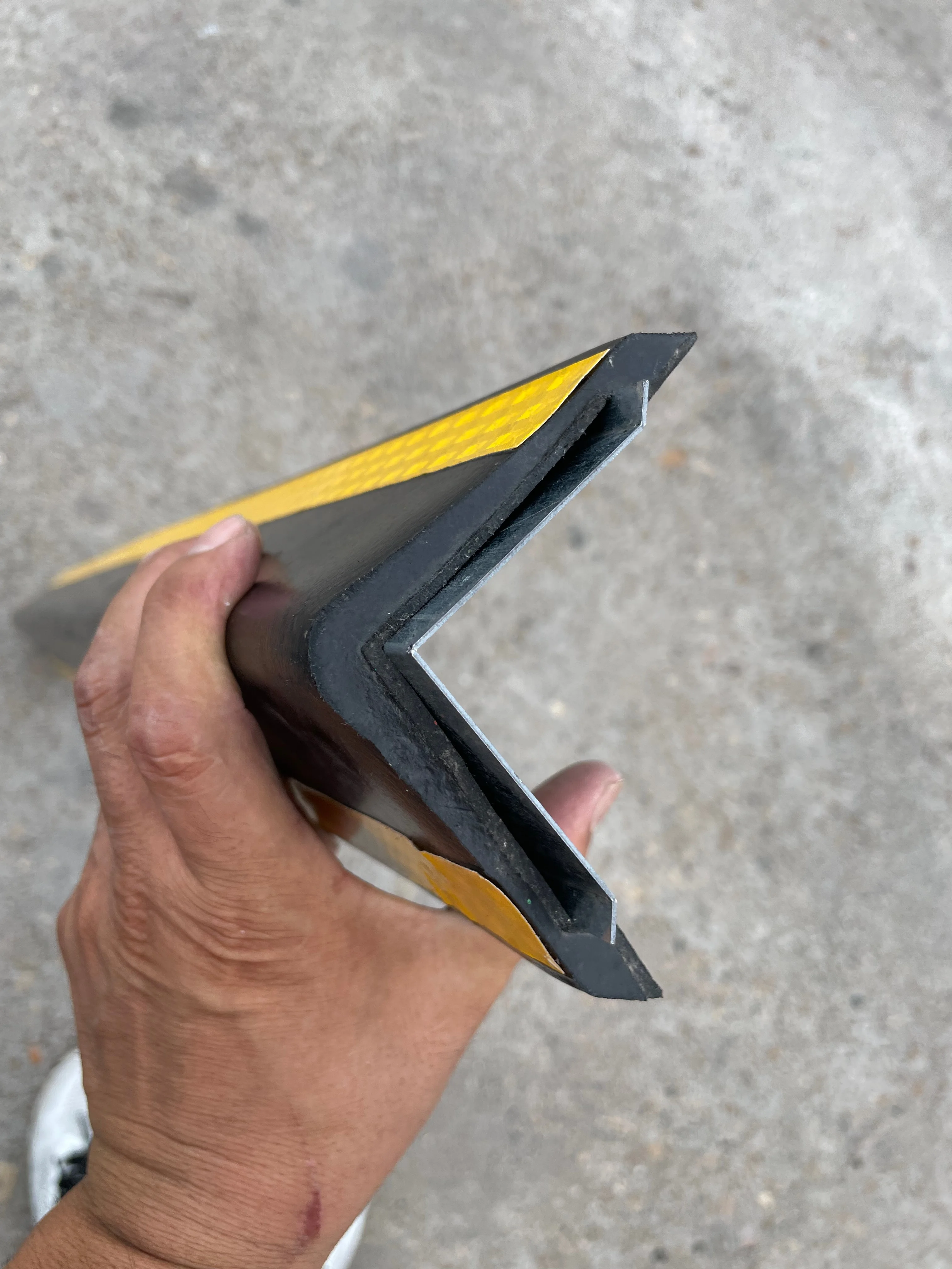 Hot Sale 1000*100*10mm Rubber Corner Guard Wall Garage Corner with Iron Edge Safety Protector for Roadways factory
