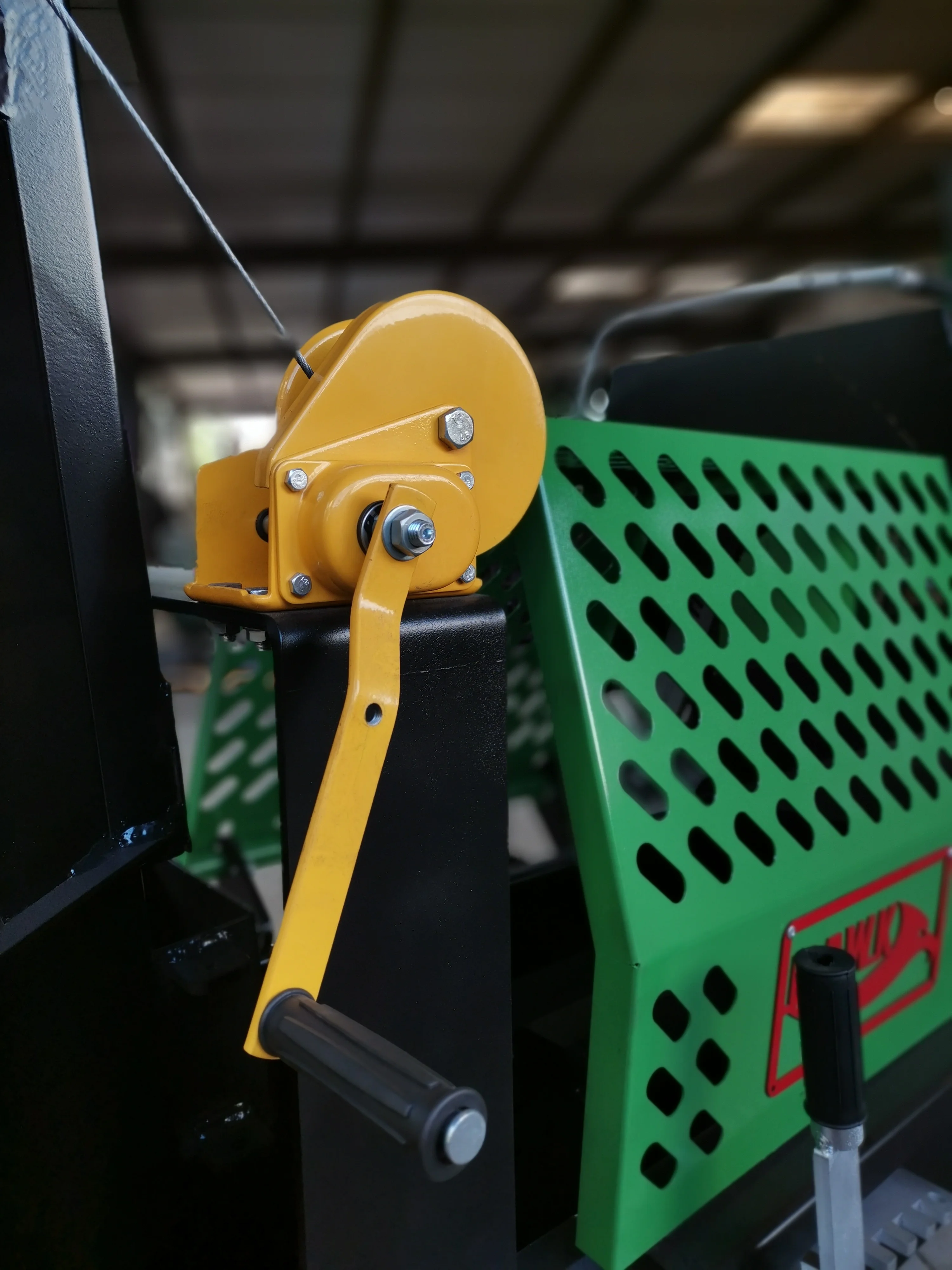 HAWK Machine Log Splitter  Circular Blade Saw Fire Wood   Belt Conveyor Firewood Processor 20ton in China