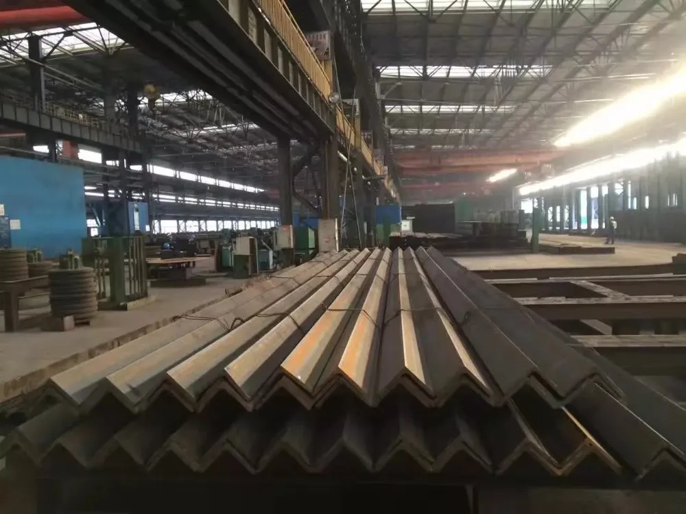 Barra angular laminada en caliente Q235 Q355 de acero galvanizado de ángulos iguales y desiguales ASTM para soldadura