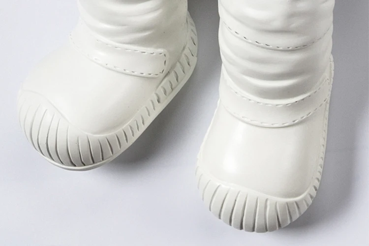 Popular model resin astronaut night light for babies children room wall light