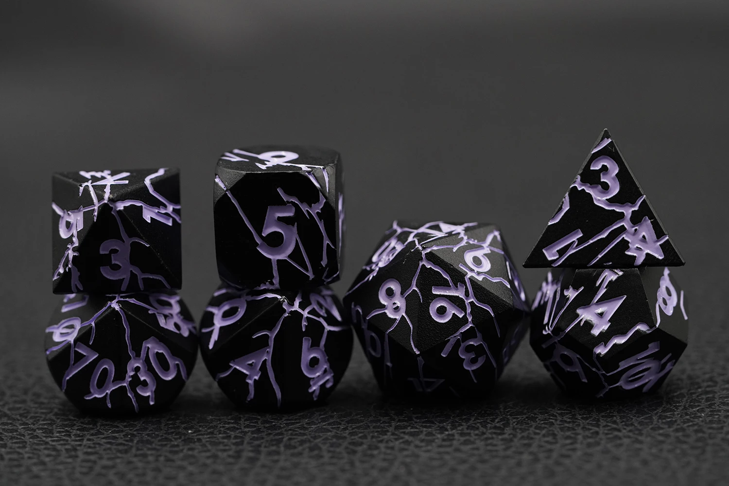 Beautiful Bulk Metal Dice Set Custom Logo Zinc Alloy Crack Shape for DND Games Available in Multiple Colors Wholesale supplier