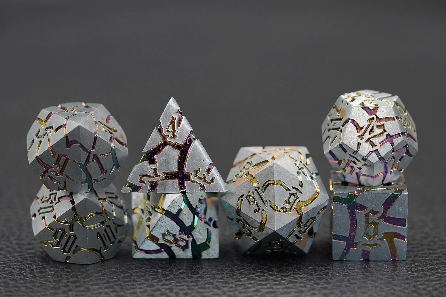 New Design 7pcs Crack Metal Gradient Colorful Polyhedral Dice Set DND Games Usage details