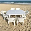Mesa blanca con 6 sillas.