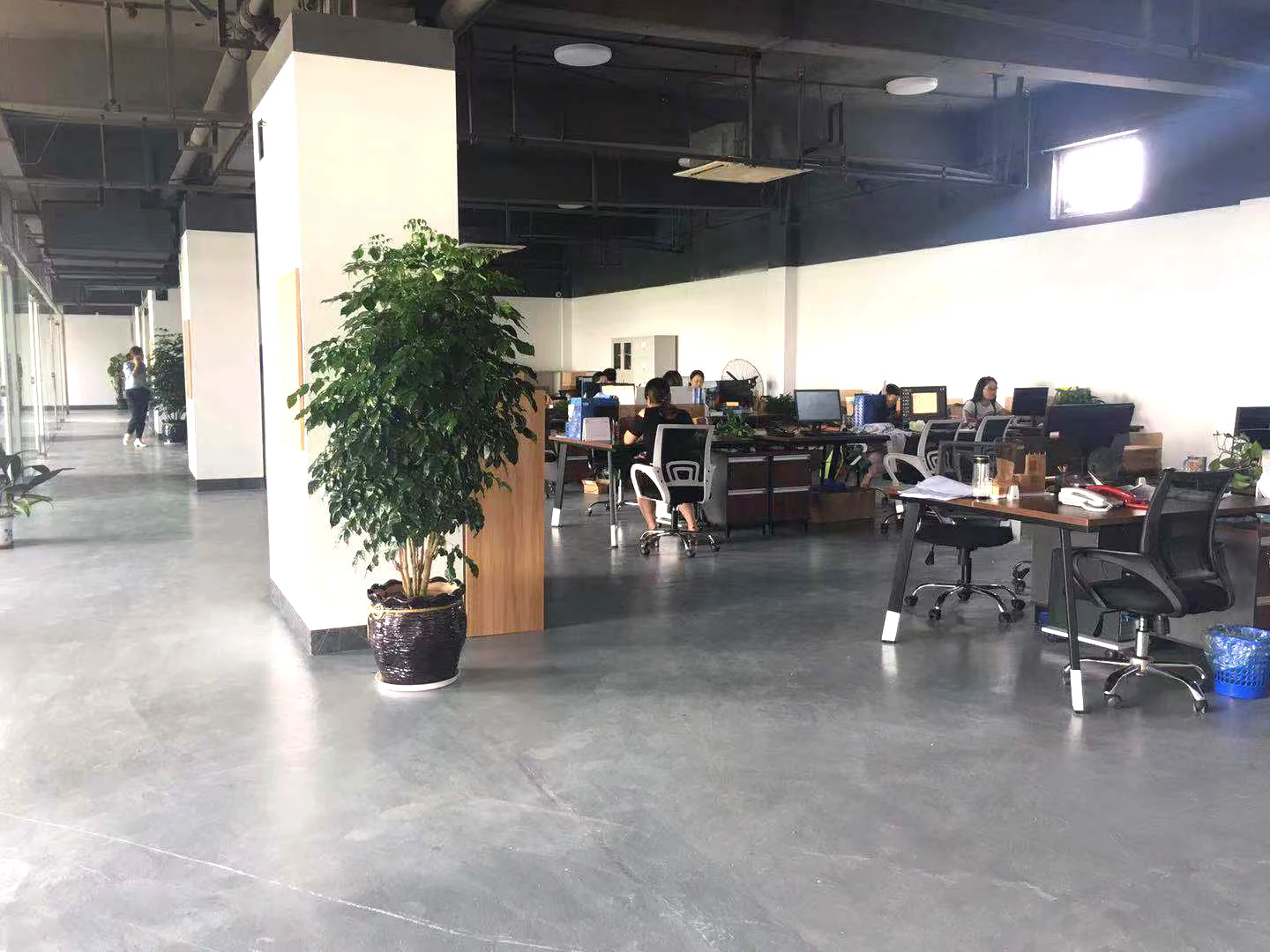 Kunshan Lai Ze Optoelectronic Technology Co., Ltd. 1