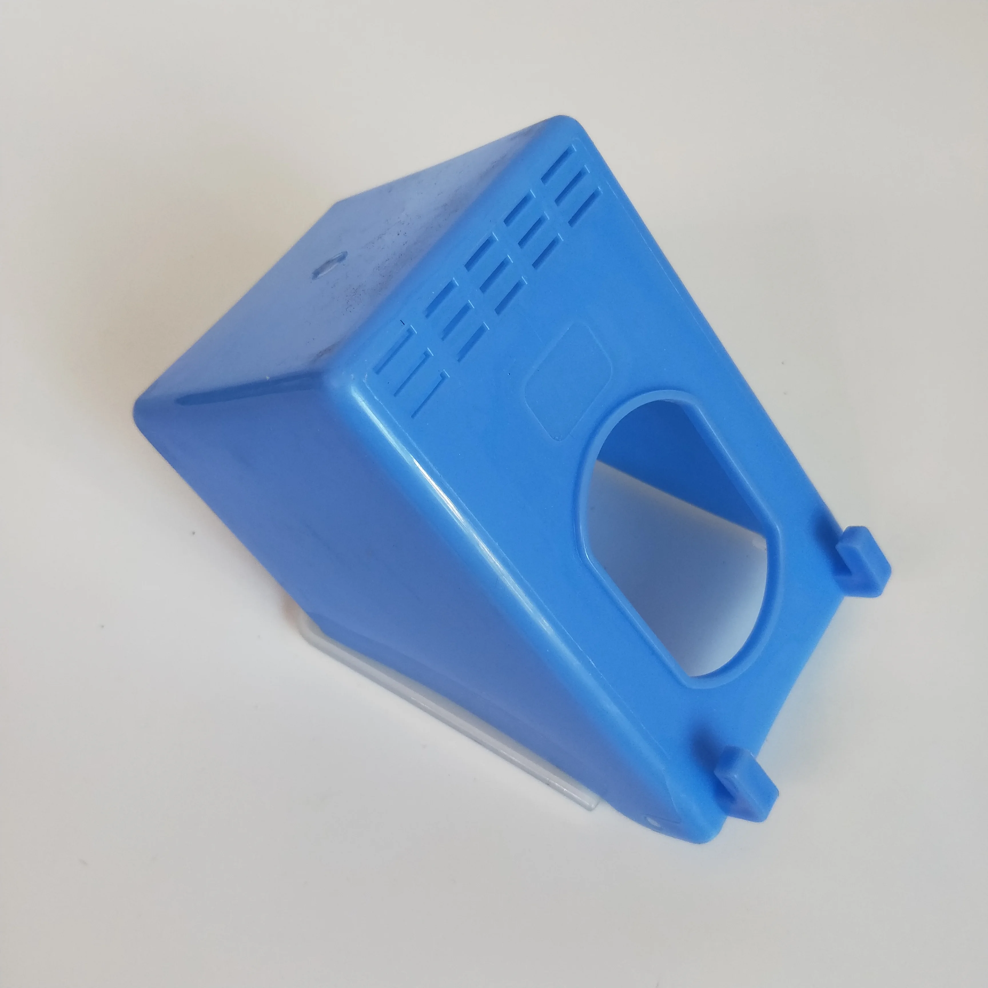 Automatic Hot Sell Pigeon Drinker and Feeder Hanging on the Bird Cage Poultry Drinkers and Feeders