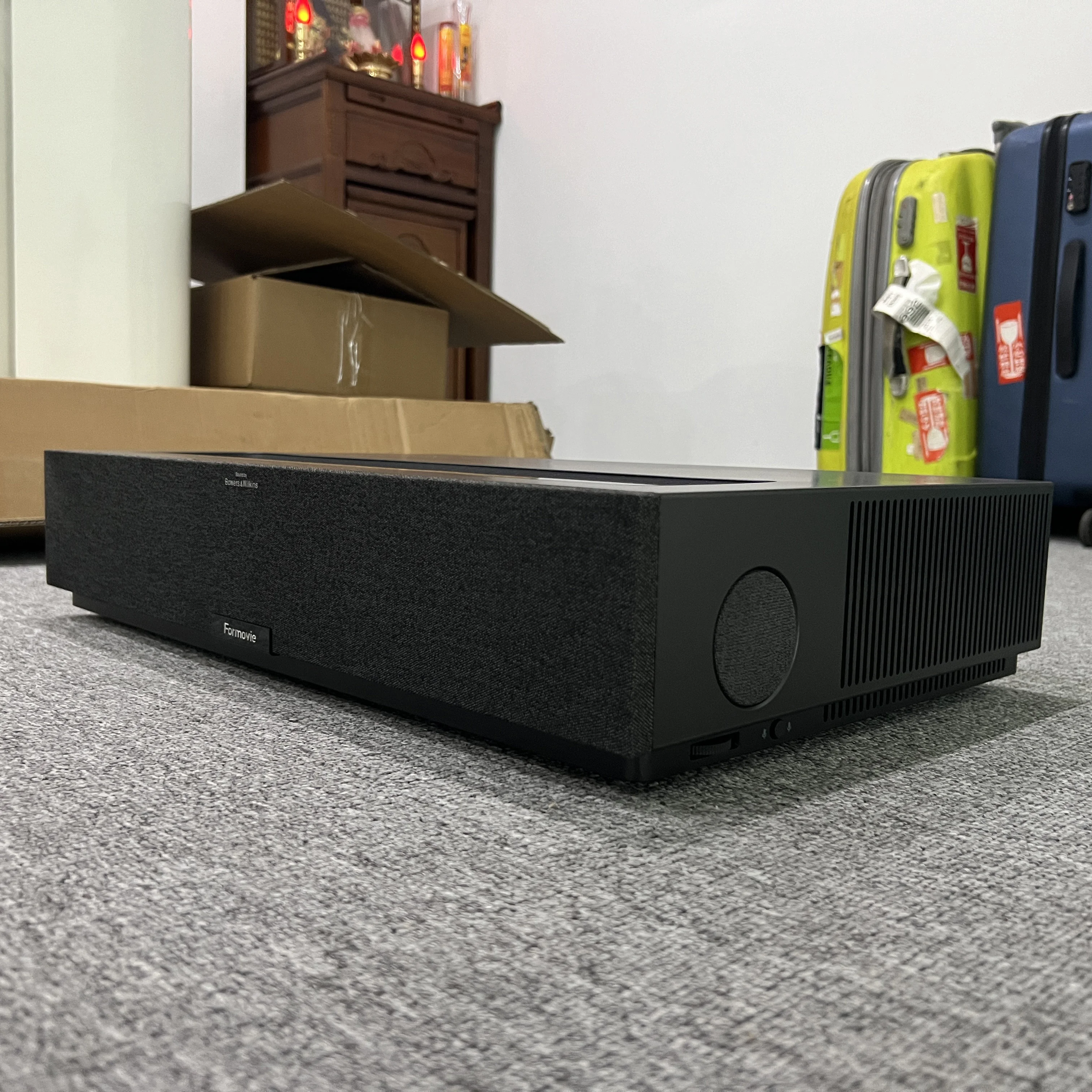New Upgrade Formovie Thteater Premium Google TV Beamer Smart Home Cinema 2200 ISO Lumens 4K Laser Ultra Short Throw Projector